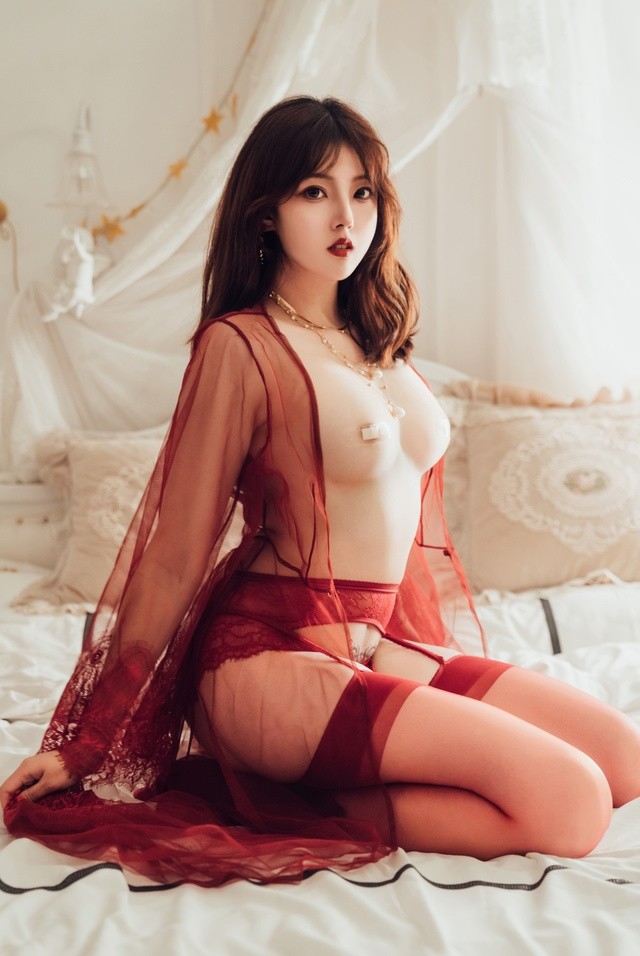 Natsuko夏夏子《秘密恋人》猫系女友cos解析：暗黑童话风角色全图鉴 [27P1V-481MB]