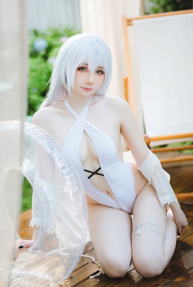 焖焖碳cos碧蓝航线赫敏舰长：优雅还原与细节解析 [31P-299MB]