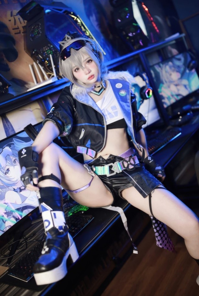 疯猫ss化身银狼引爆全网！NO.174崩坏星穹铁道高还原cos全解析[37P-311MB]