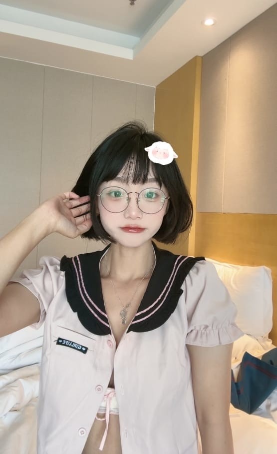 JK系列的COSPLAY新星：胜利的小生活 [16P-66M]