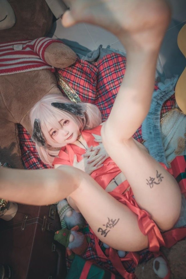 神沢永莉《小春的礼物》治愈系双马尾女仆登场！元气少女的日系cos全解析 [90P2V-2.76GB]