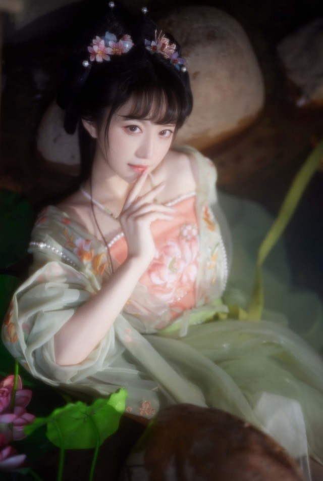 Shika小鹿鹿《不早朝》国风cos全解析：盛世美颜下的古风少女成长史[28P1V-263M]